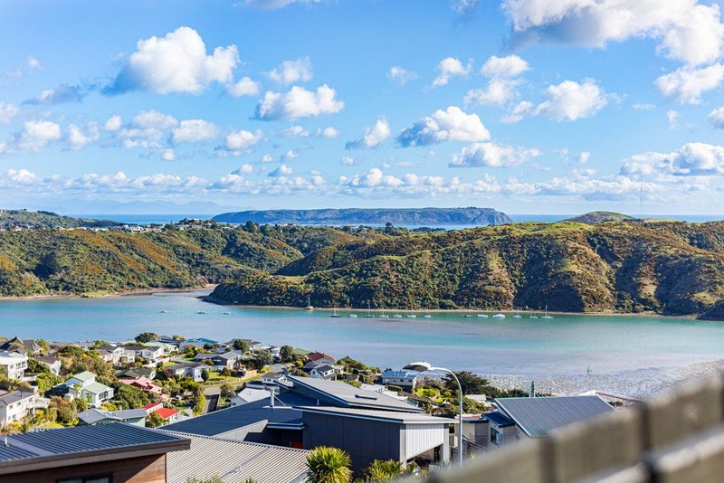 6 Seascape View, Paremata, Porirua - Carousel 2