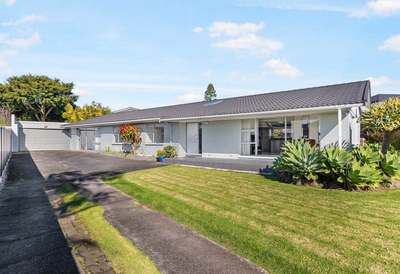 16 Fielding Crescent, Farm Cove, Auckland - Carousel 1