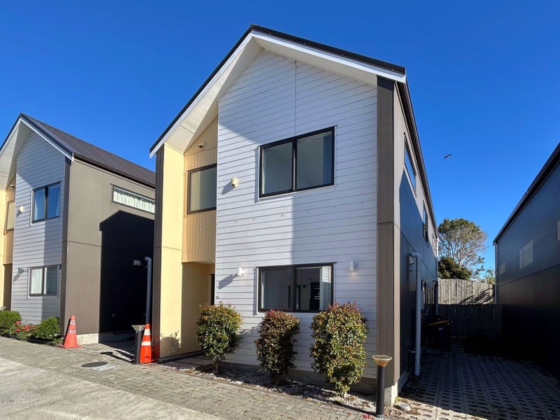 12D Kelwyn Road, Kelston, Auckland - Carousel 1