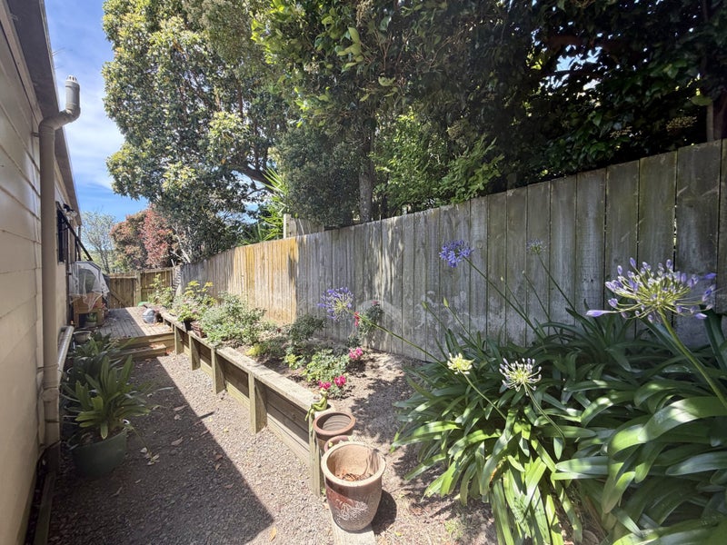 2/8 Sevilla Place, Unsworth Heights, Auckland - Carousel 11
