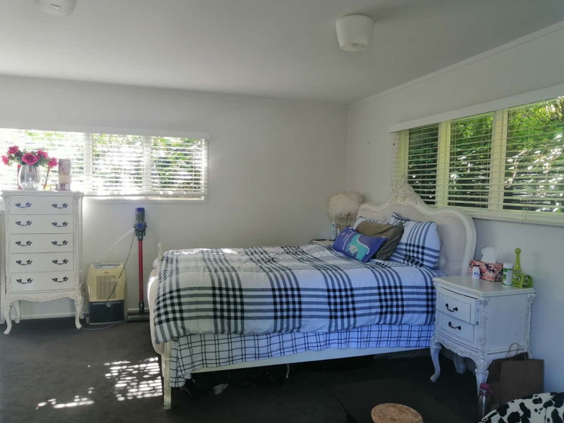 35 Deverell Place, Northcross, Auckland - Carousel 2