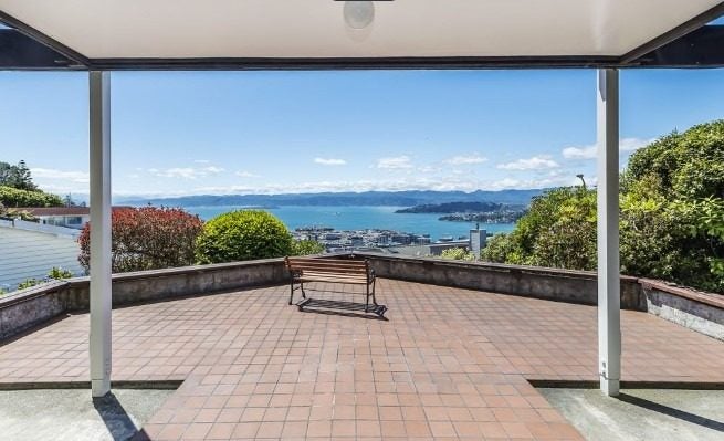 5 Mataroa Avenue, Northland, Wellington - Carousel 1