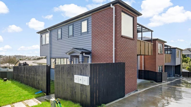 6A Landsdale Place, Massey, Auckland - Carousel 1