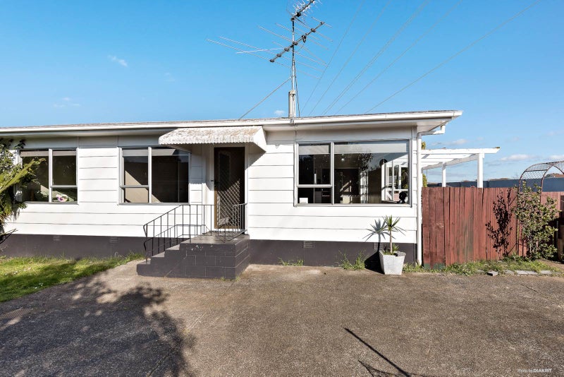 33B Kindergarten Drive, Conifer Grove, Takanini - Carousel 1