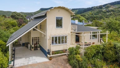 5 Lyndhurst Road, Tawa, Wellington - Carousel 1