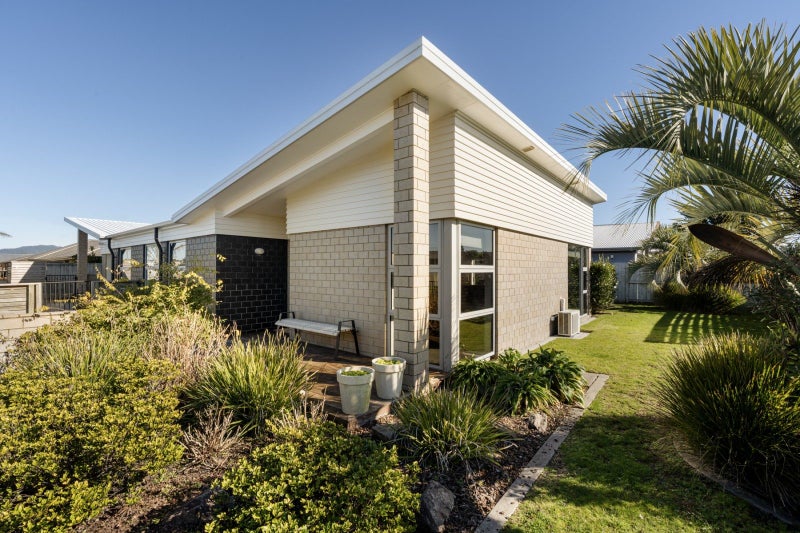 1 Butterworth Crescent, Papamoa Beach, Papamoa - Carousel 2