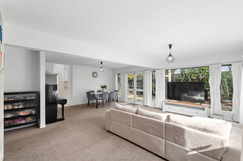 1/8 Cottesmore Close, Burnside, Christchurch - Carousel 2
