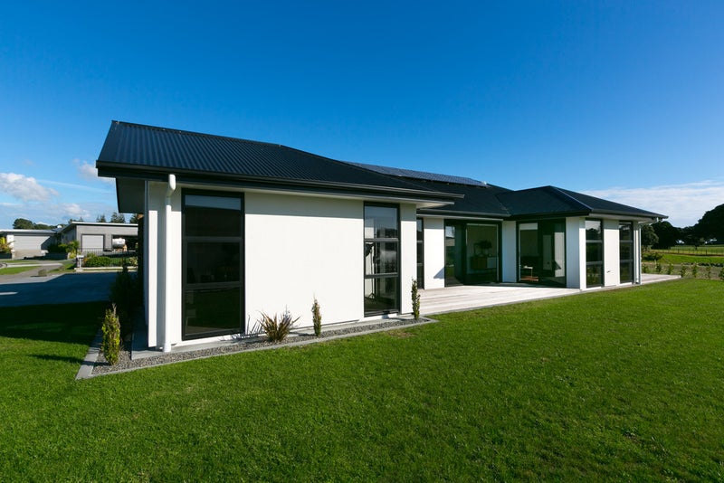 51 Links Drive, Waiwhakaiho, New Plymouth - Carousel 2