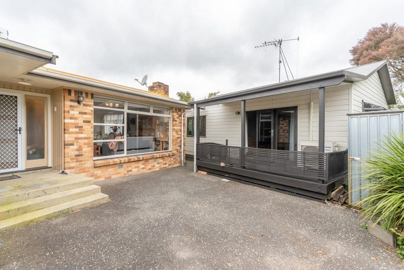 35 Pulham Crescent, Queenwood, Hamilton - Carousel 1