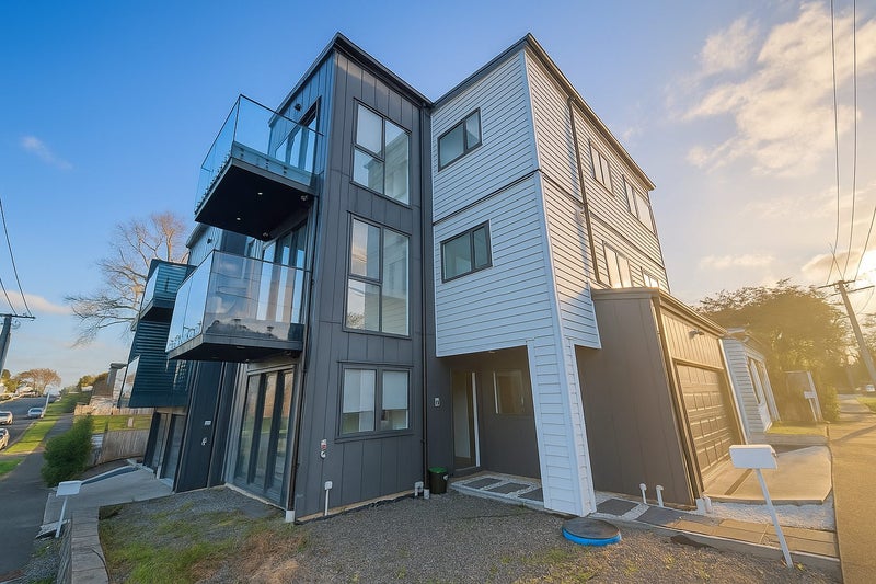 2A Bromley Place, Glen Innes, Auckland - Carousel 1