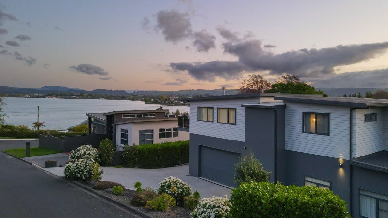 2B Pah Road, Kawaha Point, Rotorua - Carousel 2