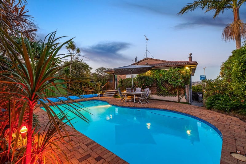 21 Darlington Place, Glendene, Auckland - Carousel 1