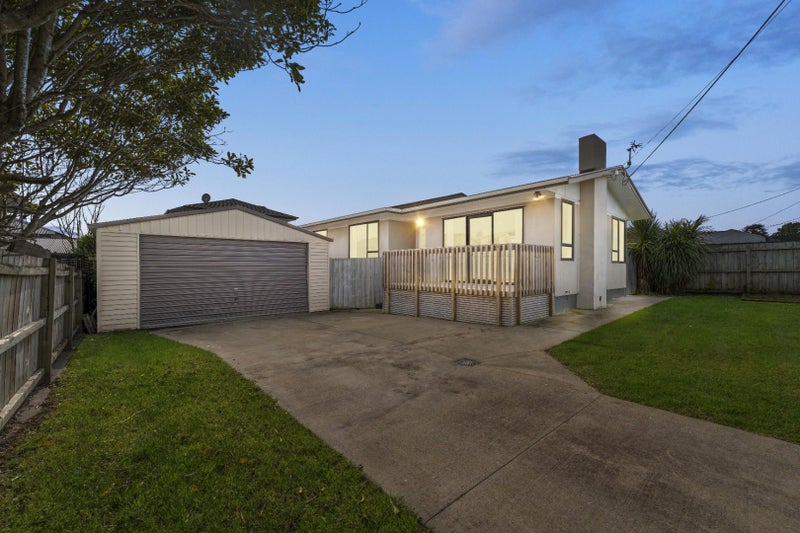 16 Rewarewa Road, Te Atatu Peninsula, Auckland - Carousel 1