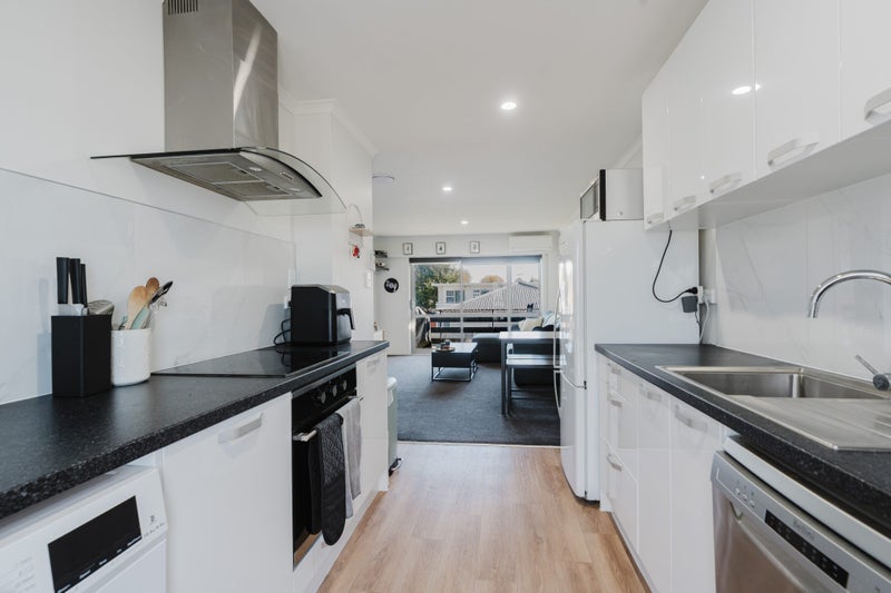 2/10 Avon Street, Frankton, Hamilton - Carousel 1