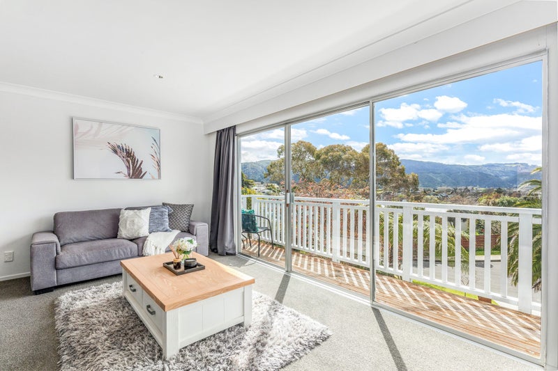 12 Glenrae Grove, Silverstream, Upper Hutt - Carousel 1