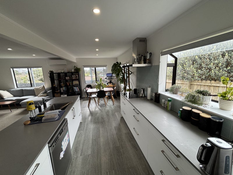 2/51 Vodanovich Road, Te Atatū South, Auckland - Carousel 2