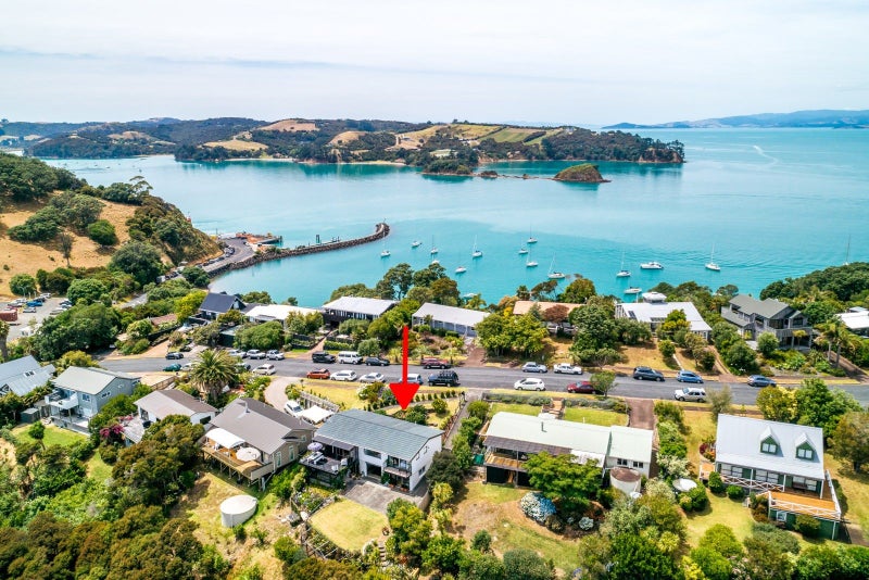 13 Kennedy Point Road, Surfdale, Waiheke Island - Carousel 2