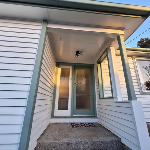 18 Lyndfield Lane, Newlands, Wellington - Carousel 2