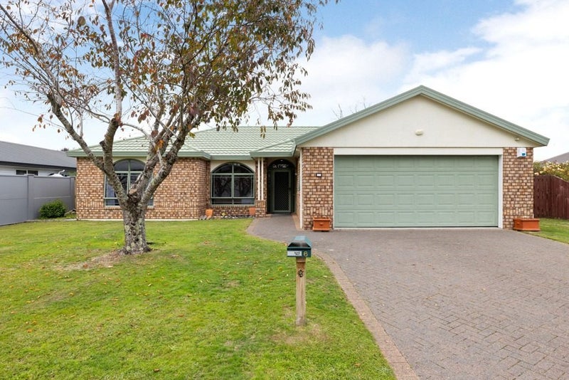6 Bouverie Crescent, Flagstaff, Hamilton - Carousel 1