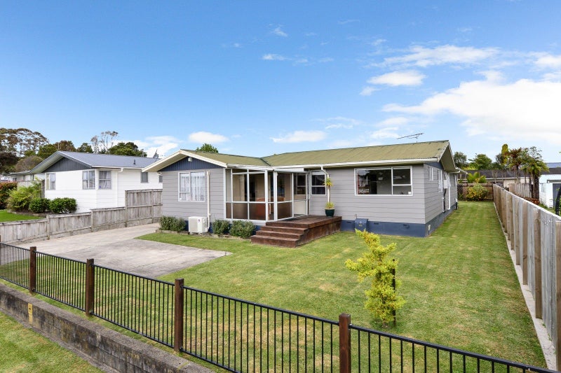 12 Lansdowne Crescent, Glenview, Hamilton - Carousel 1