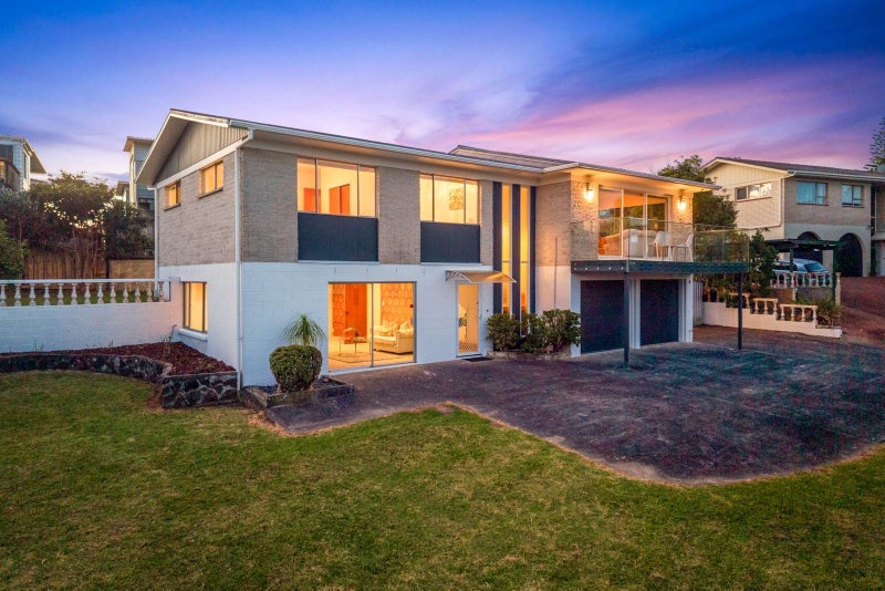 9 Nui Mana Place, Te Atatu South, Auckland - Carousel 1