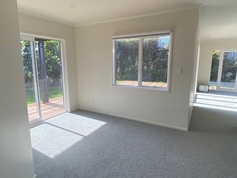 1 Lysaght Place, Welcome Bay, Tauranga - Carousel 2