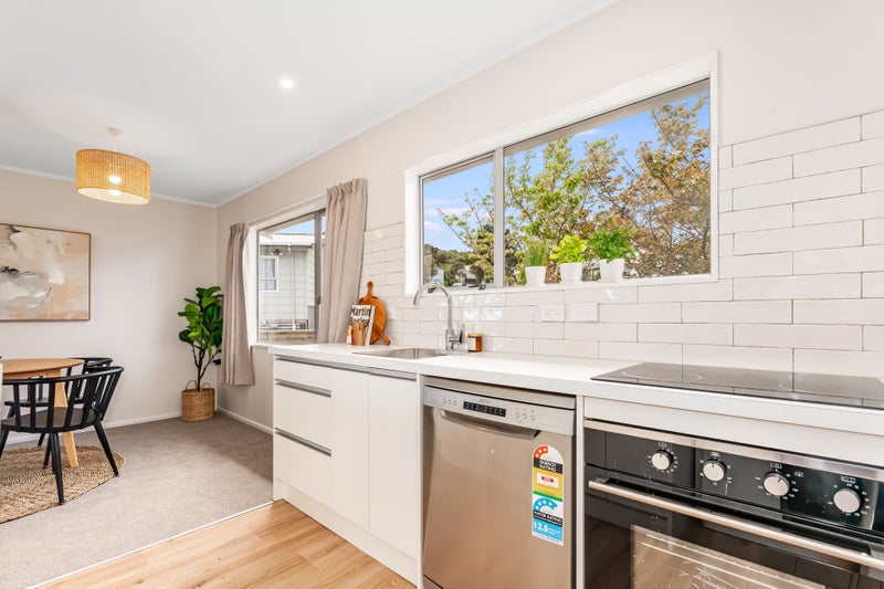 12 Gaff Place, Whitby, Porirua - Carousel 2