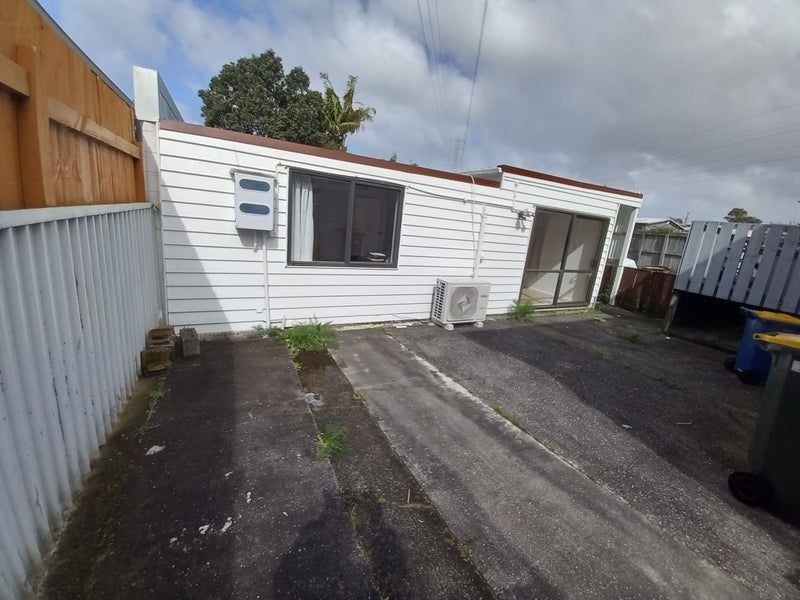 114 Cobham Crescent, Kelston, Auckland - Carousel 1