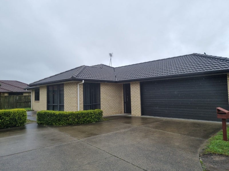 33 Parkside Drive, Huntington, Hamilton - Carousel 1