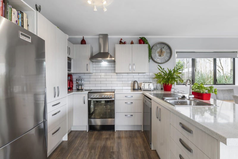 2/8 Flynn Street, Birkdale, Auckland - Carousel 1