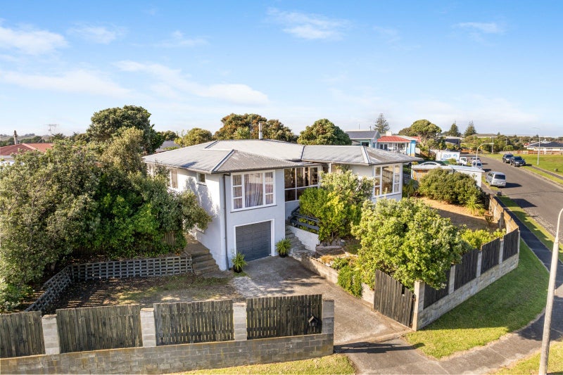 6 Tainui Street, Castlecliff, Whanganui - Carousel 1