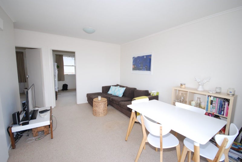 4/3 Strong Street, St Johns, Auckland - Carousel 2
