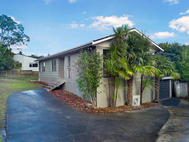 13 Leo Street, Glen Eden, Auckland - Carousel 1