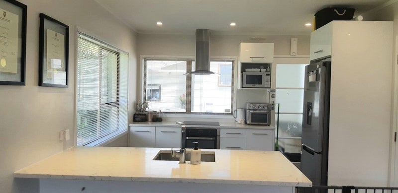1/32 Shanaway Rise, Hillcrest, Auckland - Carousel 2