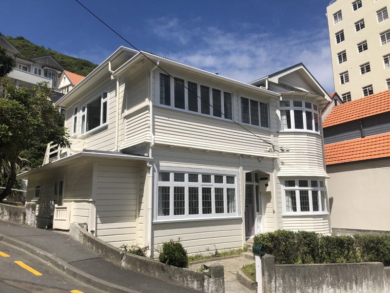 8 Grass Street, Oriental Bay, Wellington - Carousel 2