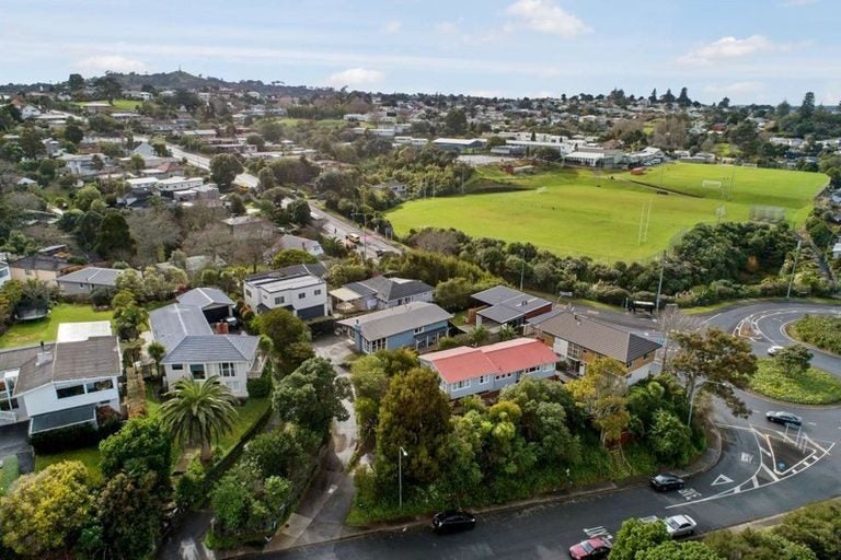 3 Bel Air Drive, Hillsborough, Auckland - Carousel 20