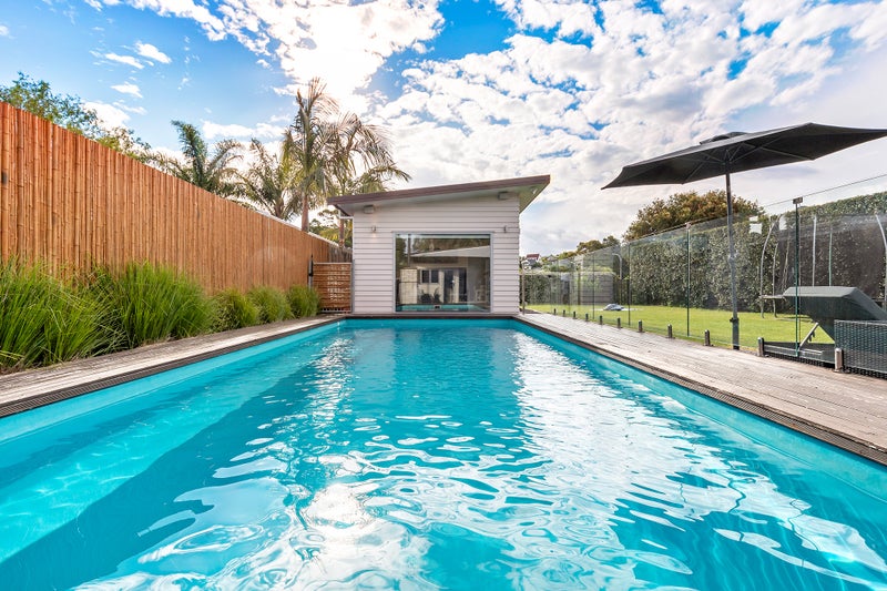 32 Ladies Mile, Manly, Whangaparaoa - Carousel 1