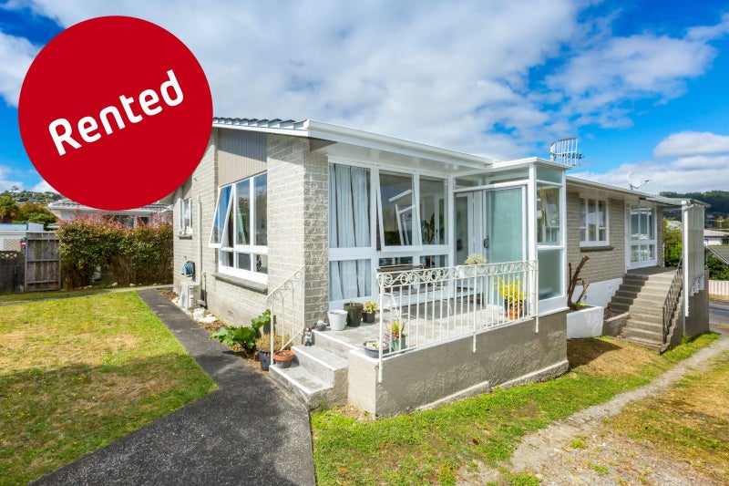 2/20 KIWI ST, HERETAUNGA, UPPER HUTT - Carousel 1