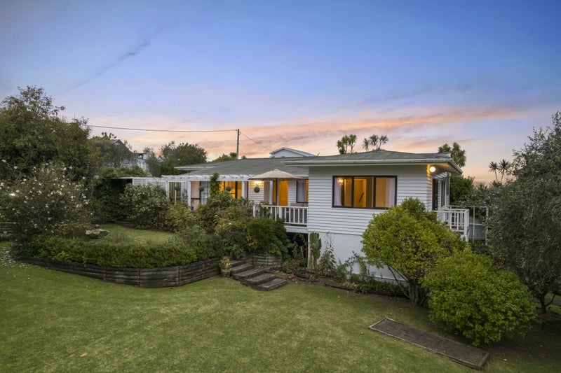 22 Grendon Road, Titirangi, Auckland - Carousel 1