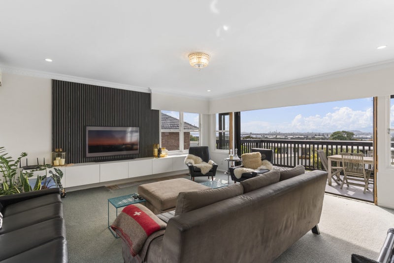 29 Te Atatu Road, Te Atatu South, Auckland - Carousel 2