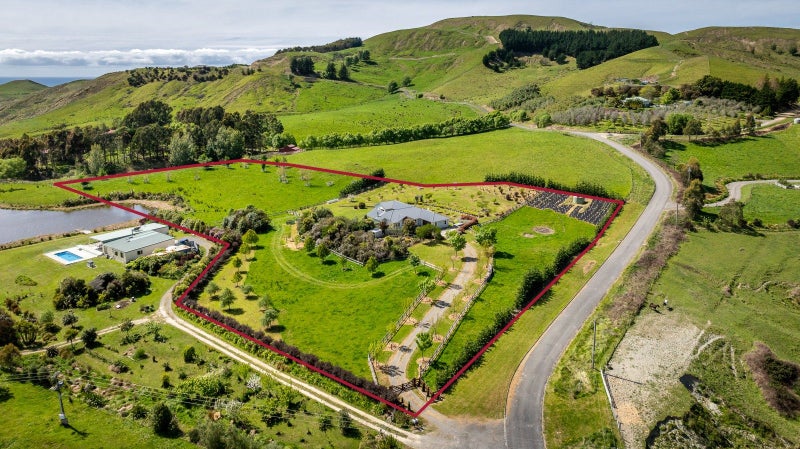23 Waipuka Road, Havelock North - Carousel 25