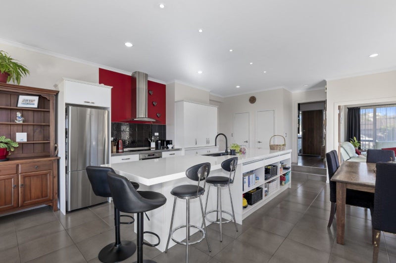 11 Hawkridge Heights, Bethlehem, Tauranga - Carousel 2