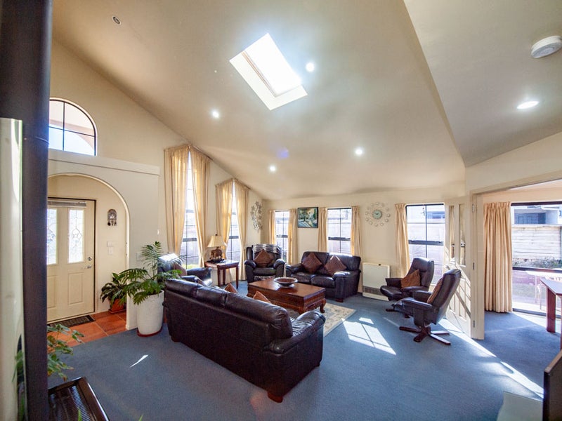 8 Silver Pine Avenue, Woodridge, Wellington - Carousel 2