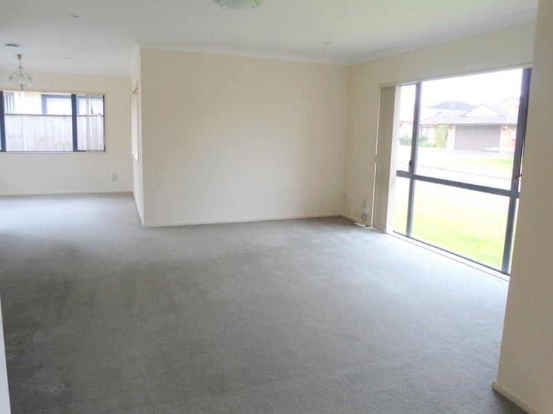 18 Lilybank Crescent, East Tamaki, Auckland - Carousel 2