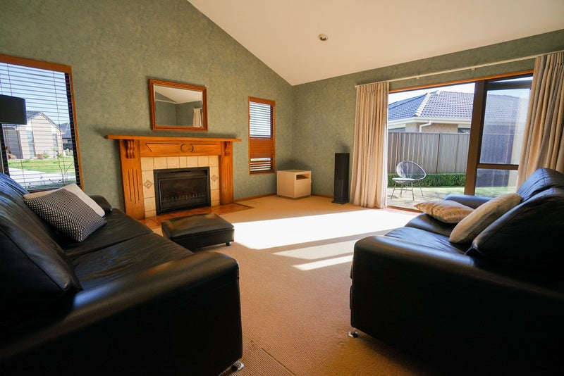 37 Ladeira Place, Fitzroy, Hamilton - Carousel 2