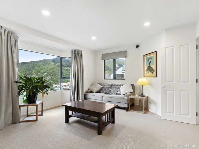 27 Domanski Crescent, Owhiro Bay, Wellington - Carousel 2