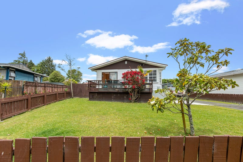 25 Larissa Avenue, Henderson, Auckland - Carousel 1