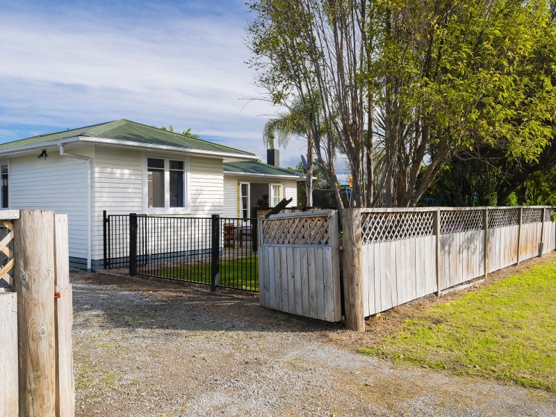 14 Lytton Road, Riverdale, Gisborne - Carousel 1