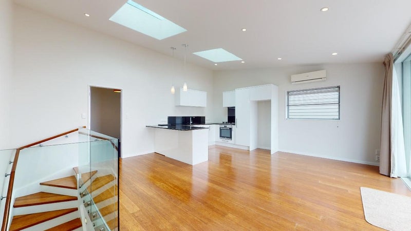 352 Queens Drive, Lyall Bay, Wellington - Carousel 2