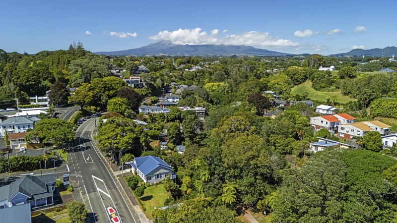 28 Carrington Street, New Plymouth, New Plymouth - Carousel 2